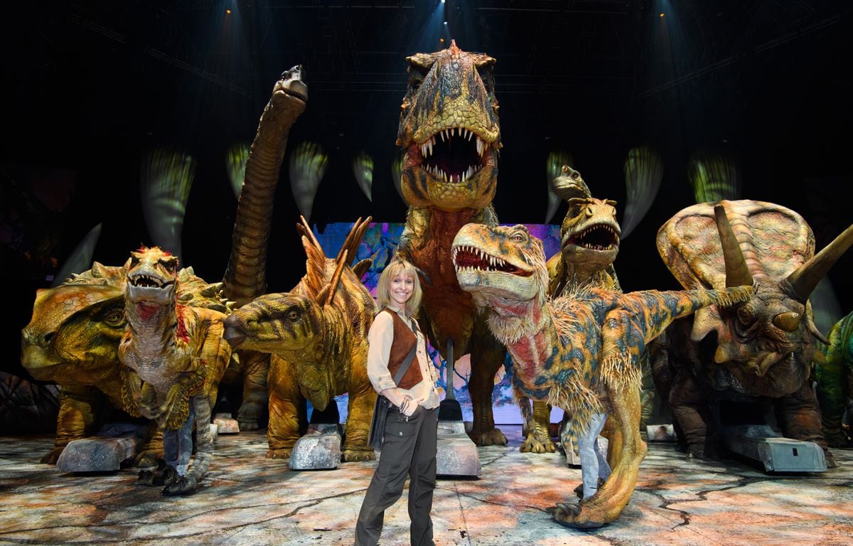 walking with dinosaurs tour 2021