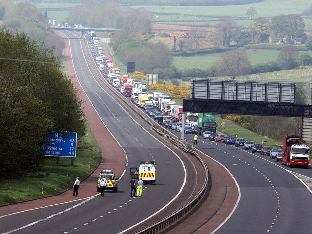 M2 closed in both directions after serious multi vehicle crash