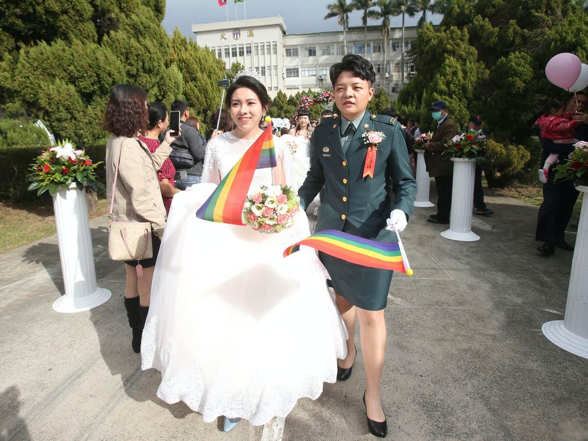 Two Same Sex Couples Make History In Taiwan Military Mass