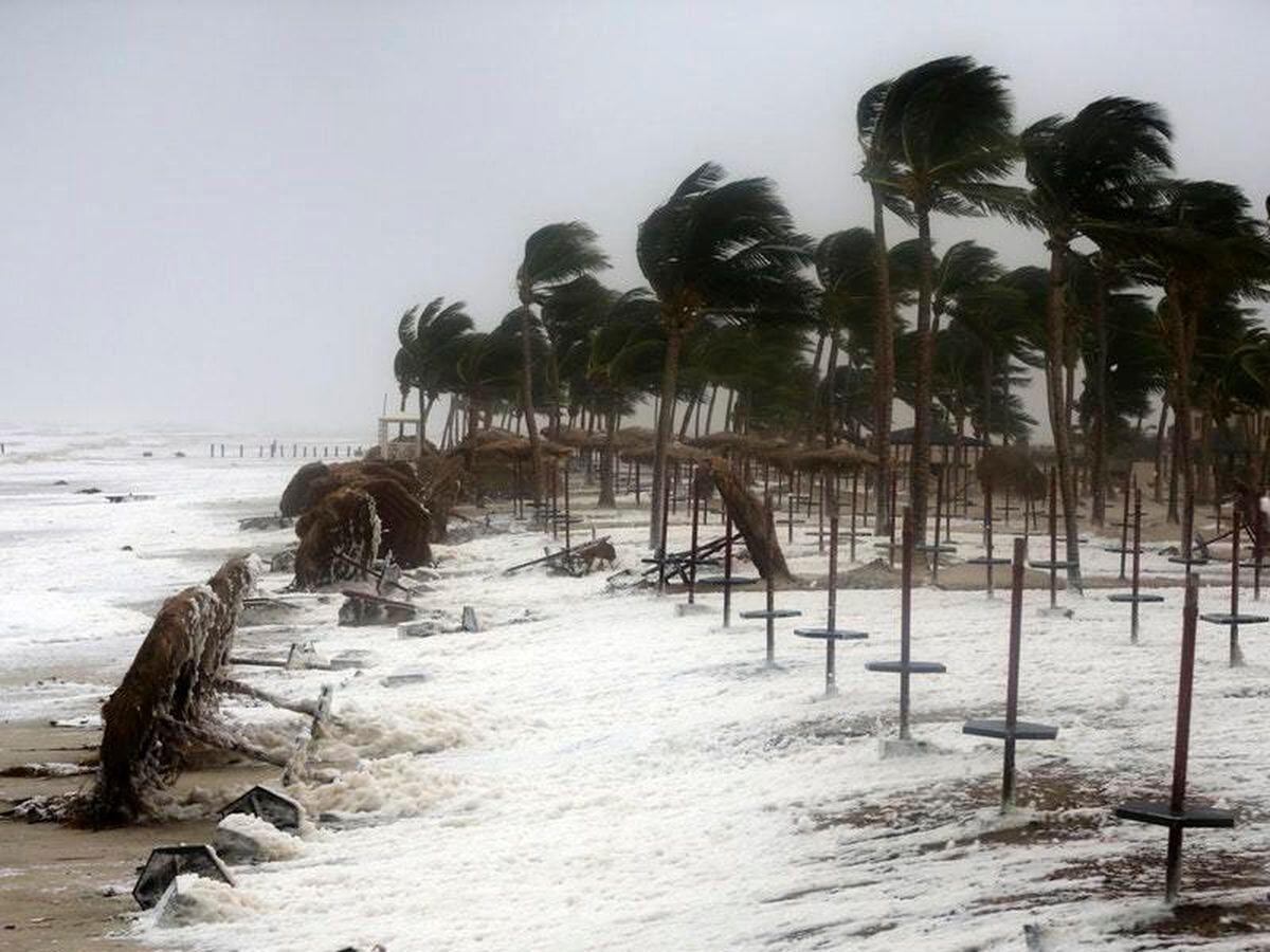 One dead, dozens missing as powerful cyclone lashes Oman | Shropshire Star