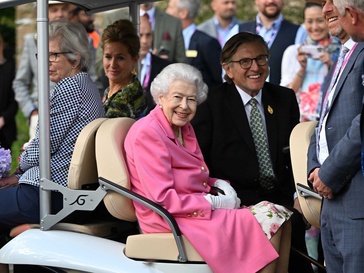 In Pictures Queen Opts For Buggy Tour As Chelsea Returns To Regular