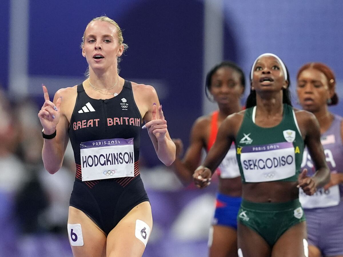 Gold medal favourite Keely Hodgkinson cruises through to 800 metres final