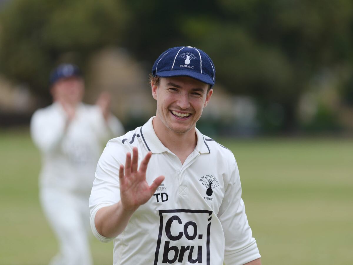 Cricketer attempts world record for longest run-up while raising money for Mind