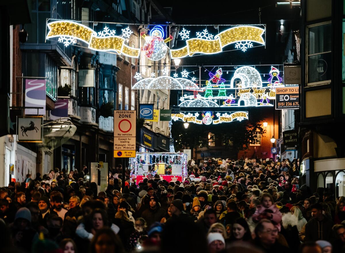 Final preparations for Shrewsbury's Christmas lights switchon tonight