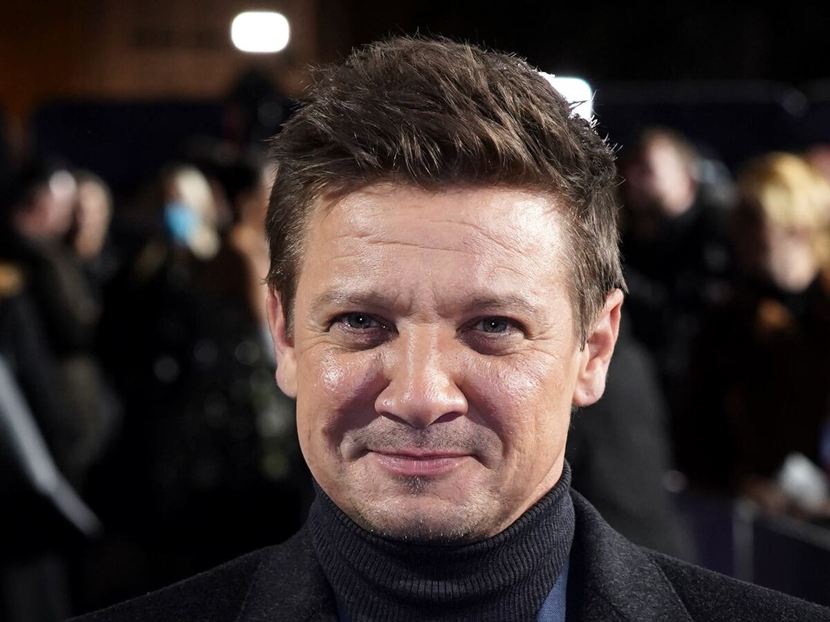 Jeremy Renner shares video of family ‘spa day’ in ICU after accident ...