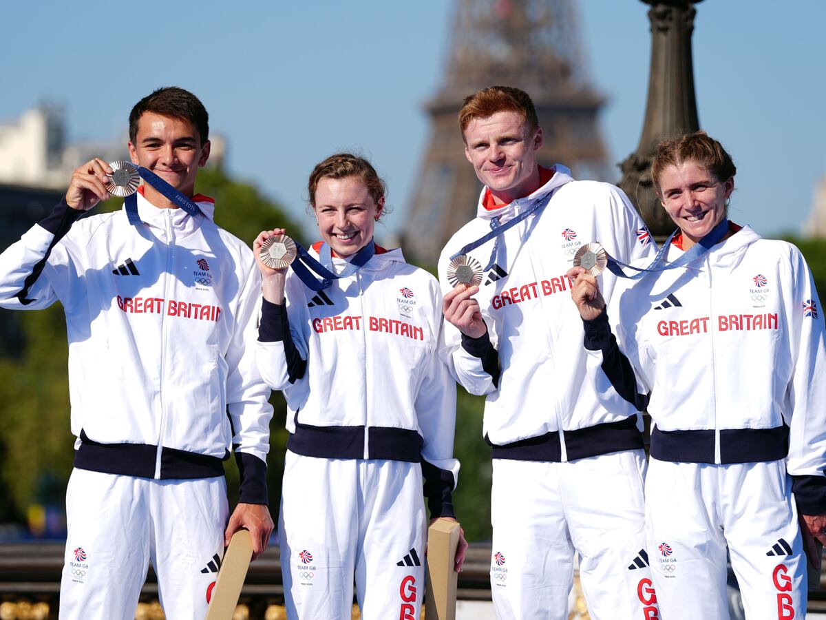 Bronze for Great Britain in thrilling finish to mixed relay triathlon