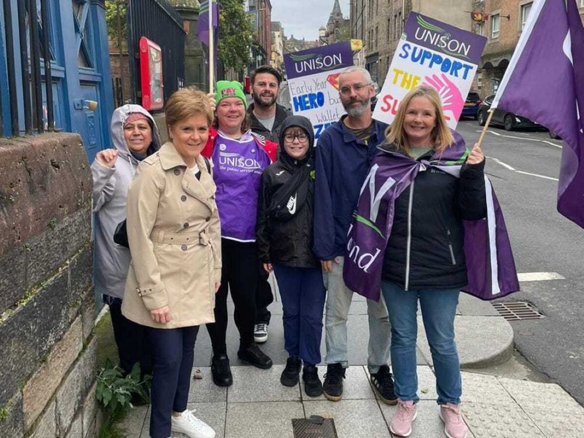 sturgeon-shows-support-for-striking-school-staff-on-picket-line