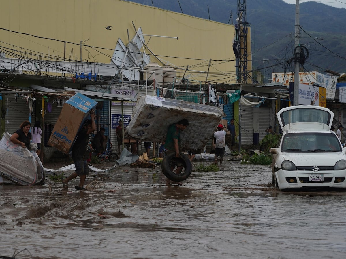 Hurricane Otis unleashes massive flooding in Acapulco, Mexico ...