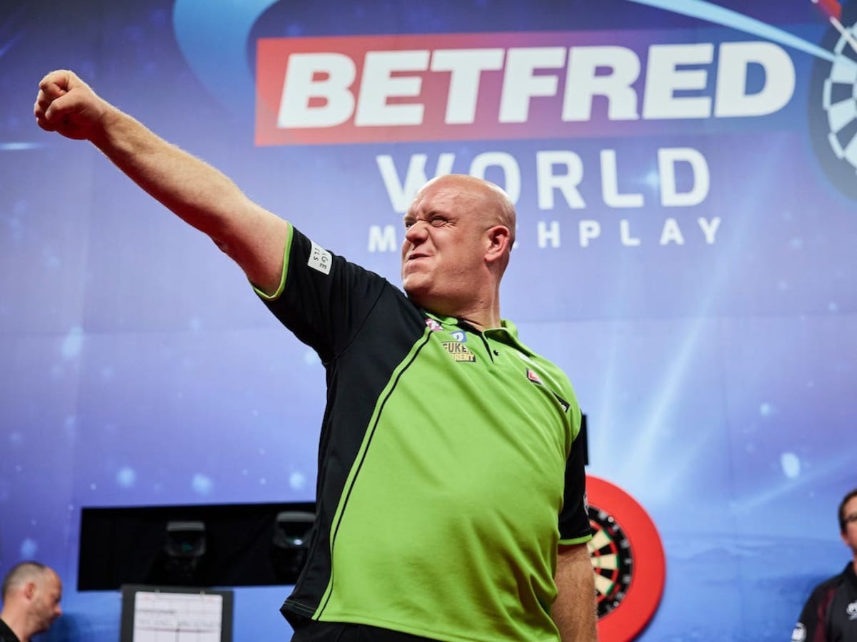 Michael van Gerwen reaches World Matchplay semi-finals