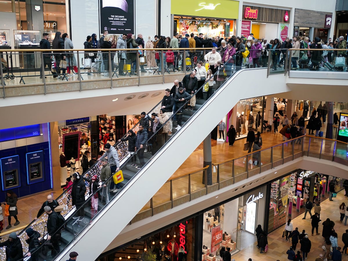 Peak Christmas high street footfall down 5.3% – survey