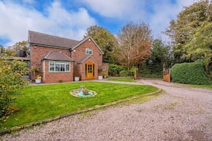 The cottage that is for sale. Picture: Rightmove and Peter James Property. 