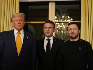 Donald Trump, Emmanuel Macron and Volodymyr Zelensky in an opulent room