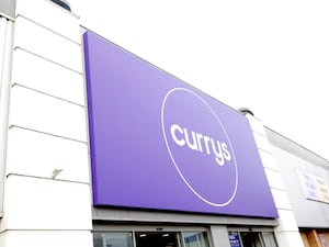 Currys signage