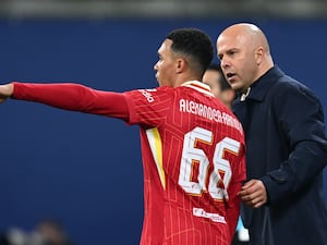 Liverpool boss Arne Slot talks to Trent Alexander-Arnold as the defender points out to the pitch