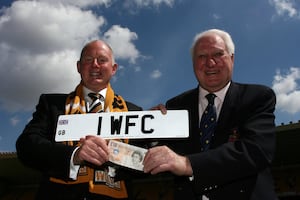 An iconic photograph as Hayward hands over the ownership of Wolves to Steve Morgan for £10