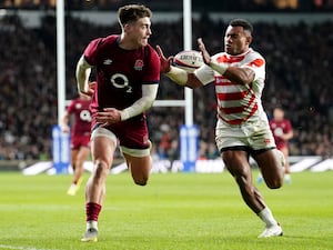 Tommy Freeman passes behind his back to set up a try for George Furbank