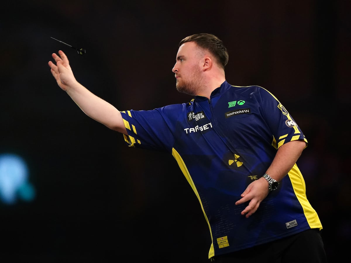 Luke Littler overcomes slow start to progress at World Darts Championship