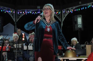 Llandrindod Wells Mayor Councillor Marcia Morgan switched on the town’s Christmas lights by pressing the golden plunger on the bandstand.Image: Andy Compton