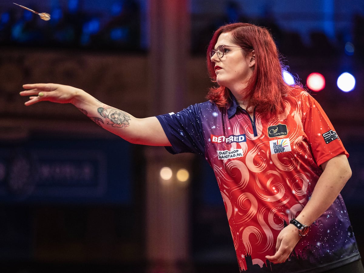 Noa-Lynn van Leuven suffers second defeat at Grand Slam of Darts