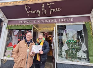 Mayor Roy Aldcroft (left) presenting Peony & Tonic with third prize.