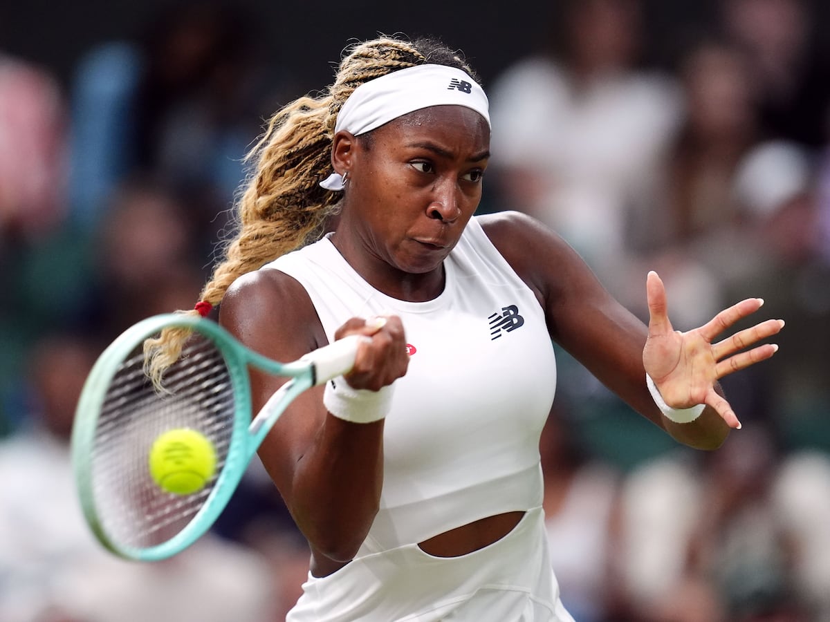 Coco Gauff secures rare victory over Iga Swiatek to progress at WTA Finals