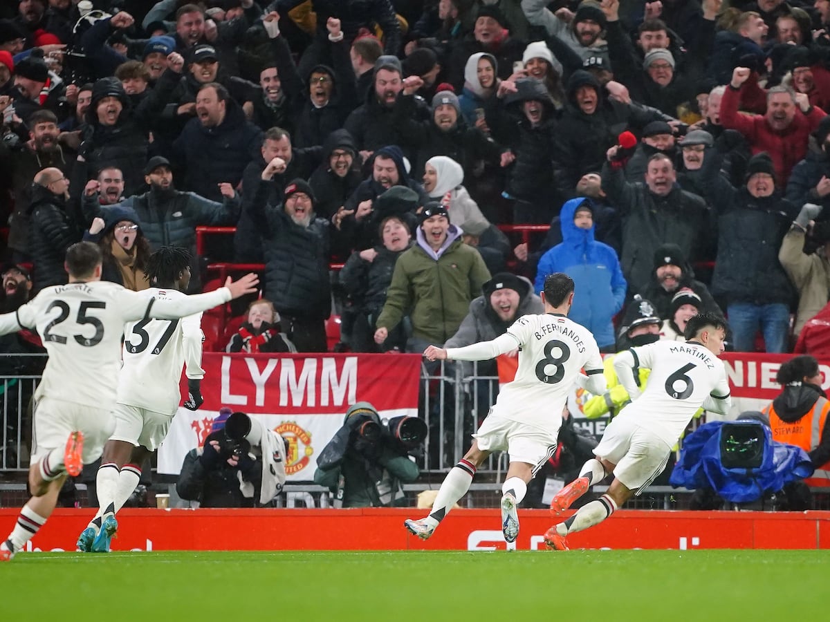 Manchester United dig deep to draw with Liverpool in Anfield thriller