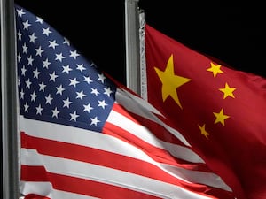 US and Chinese flags flying next to each other