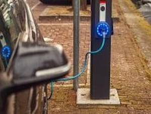 Additional electric vehicle charging points are coming to a Kington car park after plans were revised following objections.