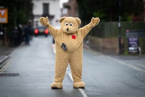 Buttony Bear waving the racers off.