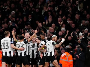 Newcastle celebrate Anthony Gordon's goal against Arsenal