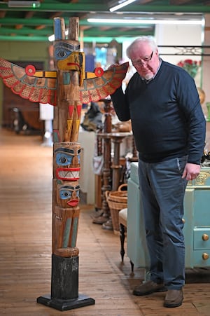 The totem pole with John Ridgway.