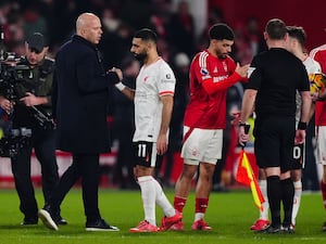 Arne Slot, left, commiserates with Mohamed Salah on the pitch following their game with Nottingham Forest