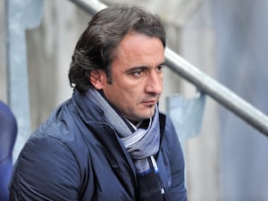 Vitor Pereira in the dugout