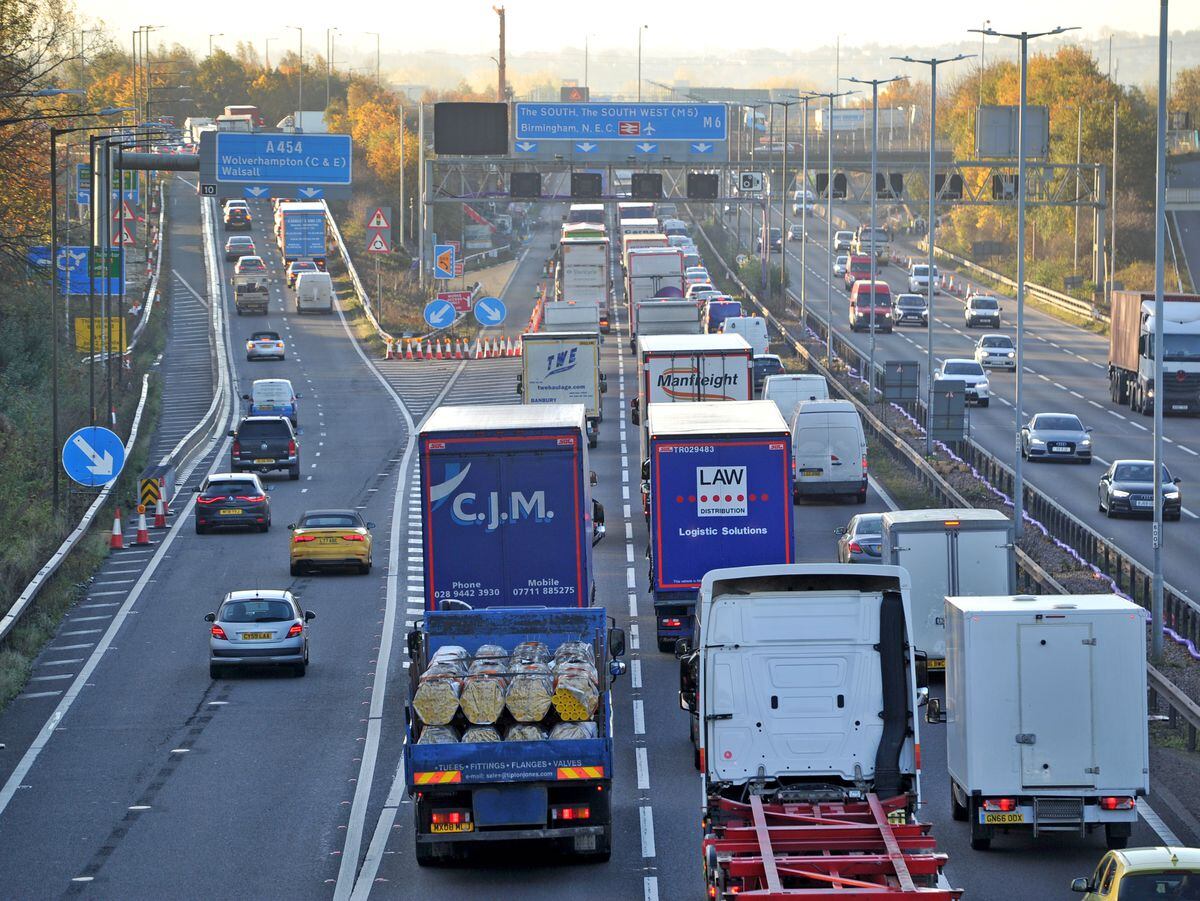 Traffic stopped on M6 northbound due to rush hour crash with 60