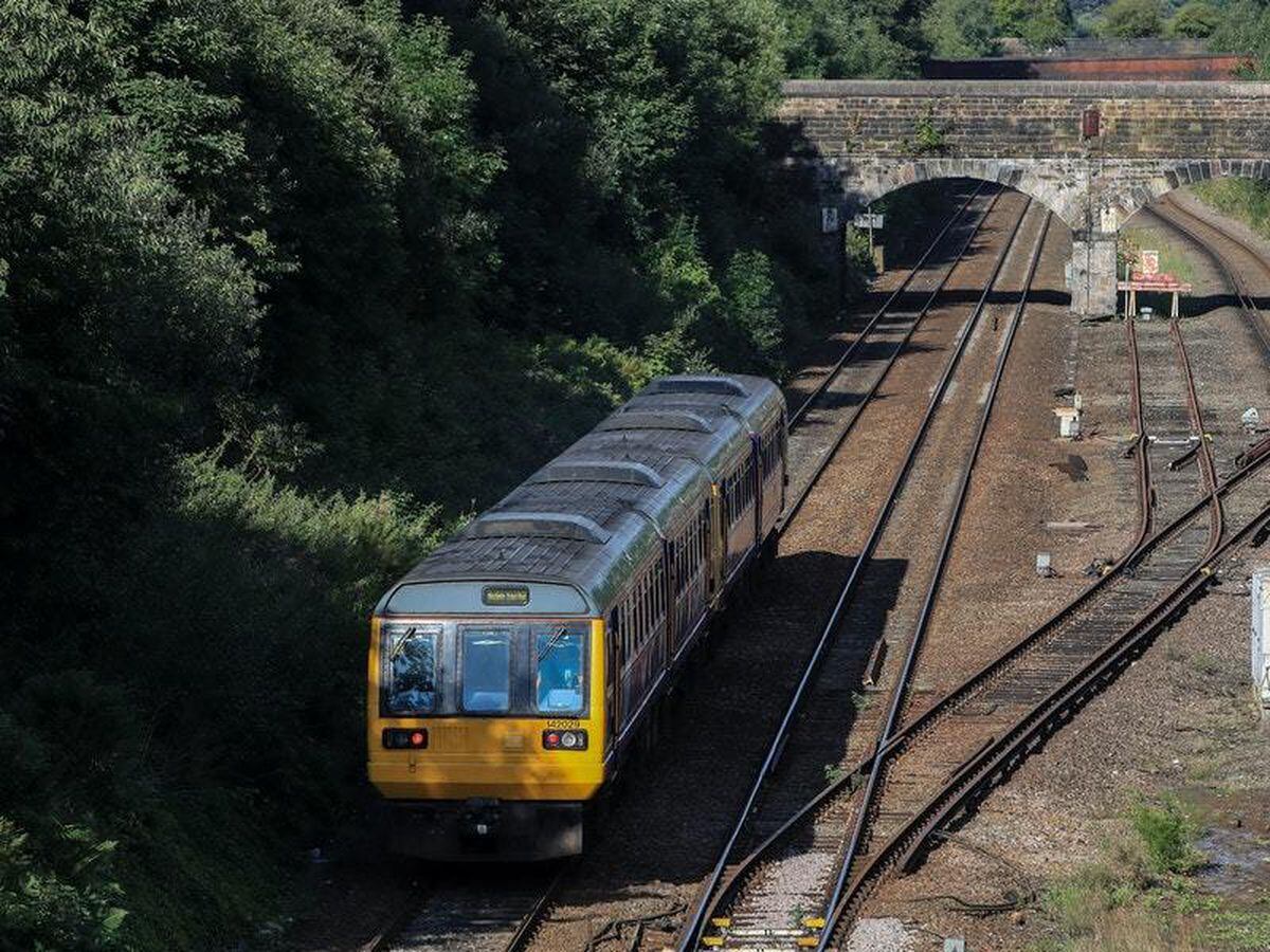 transport-secretary-gets-backing-from-pm-amid-rail-misery-for