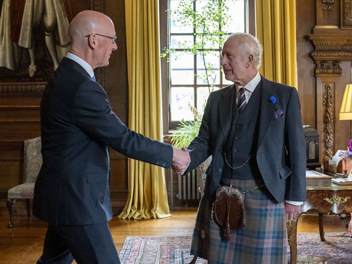 King pictured with Scotland’s First Minister at Holyroodhouse on eve of election